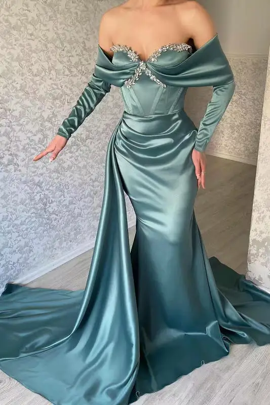 Glamorous Sweetheart Mermaid Prom Gown with Sparkling Rhinestone Accents and Ruffled Sleeves