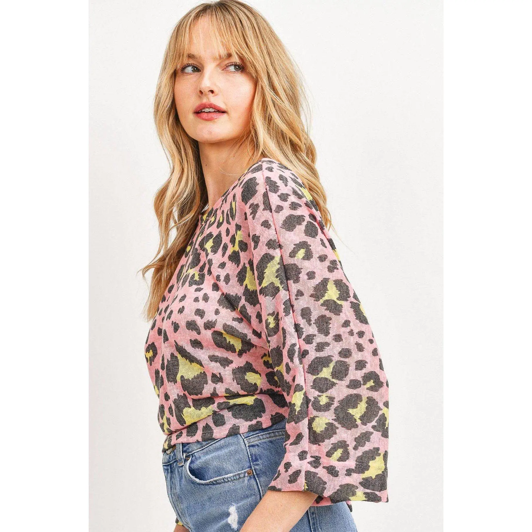 Leopard Knit Back Opened Short Sleeve Top