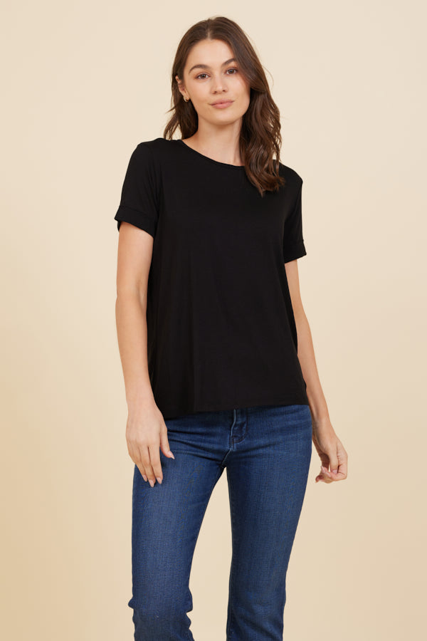 Soft Touch Short Sleeve Pleat Back Crewneck in Noir/Black