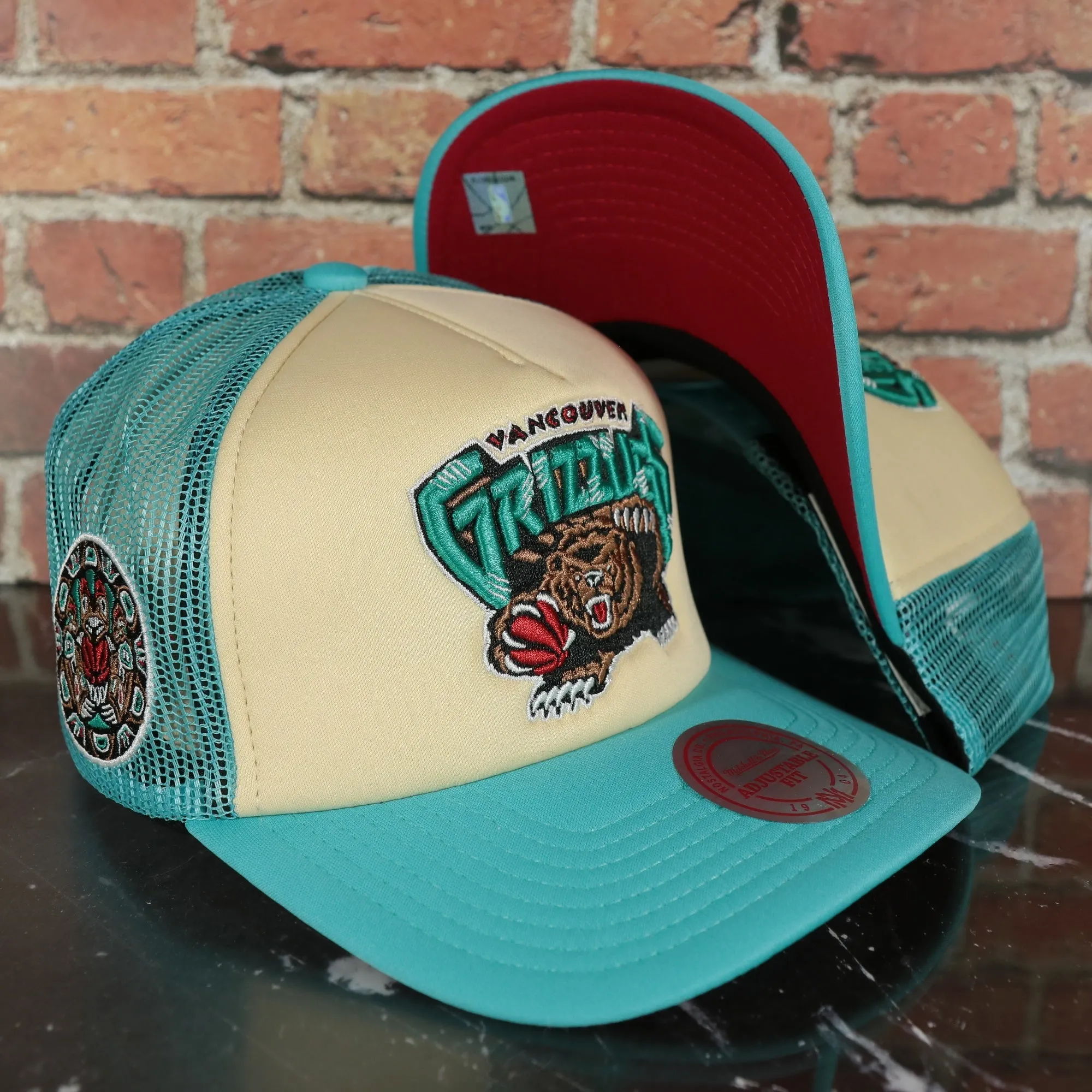 Vancouver Grizzlies Vintage 1995 Grizzlies side patch red Bottom 2-Tone Foam Trucker Hat | Turquoise/Off-White Mitchell and Ness