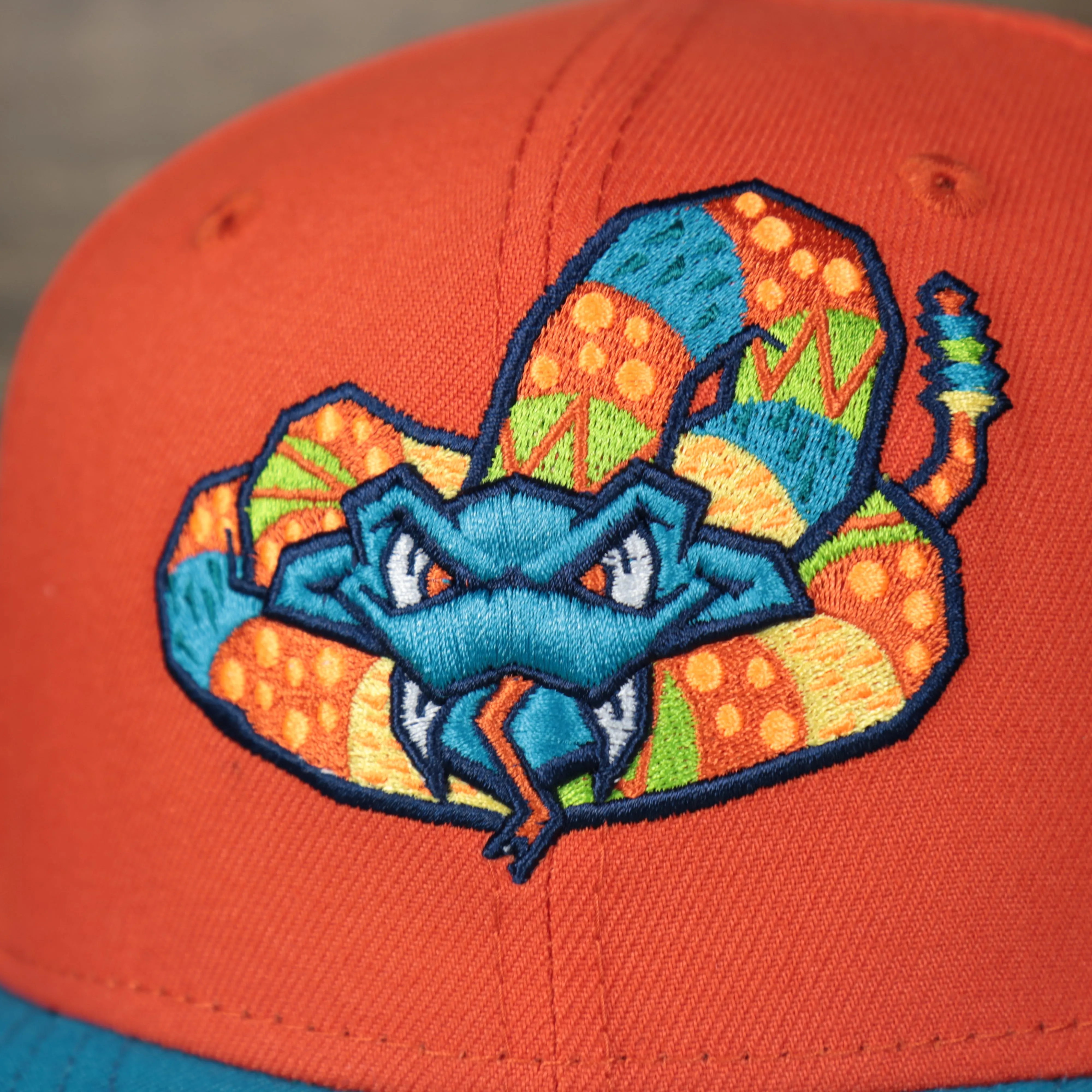 Wisconsin Timber Rattlers 2022 Cascabeles de Wisconsin Copa de la Diversion On-Field Black Bottom 5950 Fitted Cap | Orange